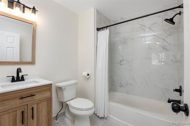 1111 Beaver Run, Troy, MI 48083