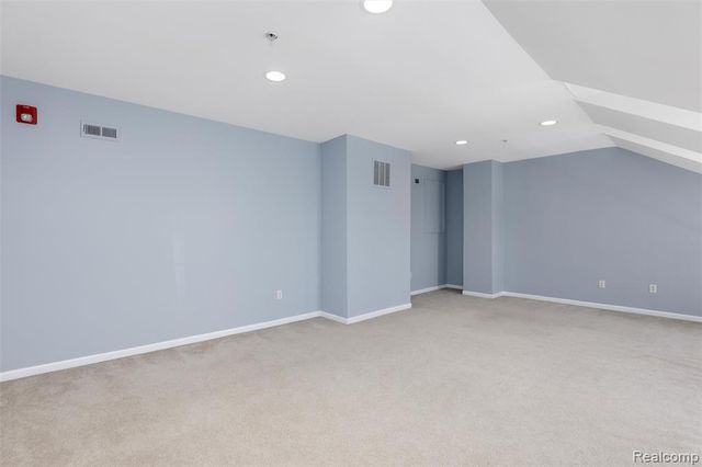 1111 Beaver Run, Troy, MI 48083