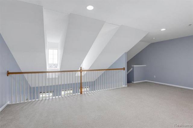 1111 Beaver Run, Troy, MI 48083