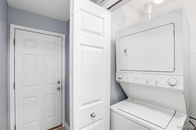 1111 Beaver Run, Troy, MI 48083