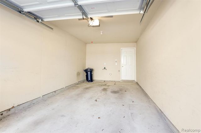 1111 Beaver Run, Troy, MI 48083