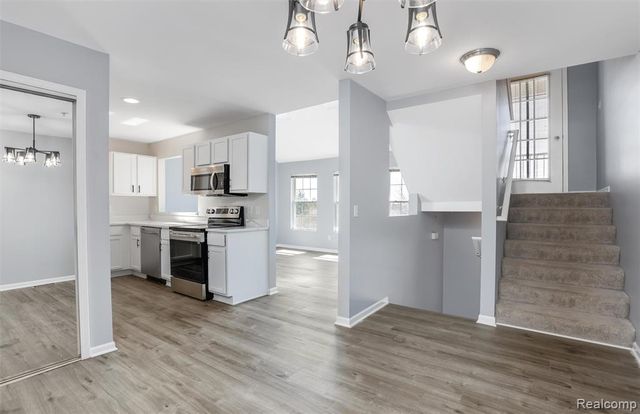 1111 Beaver Run, Troy, MI 48083