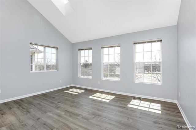 1111 Beaver Run, Troy, MI 48083