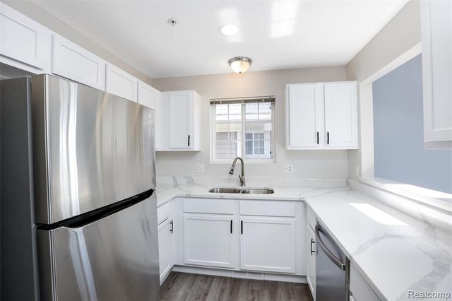 1111 Beaver Run, Troy, MI 48083