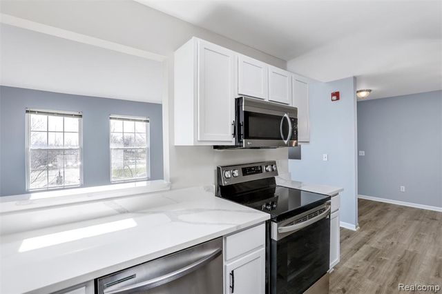 1111 Beaver Run, Troy, MI 48083