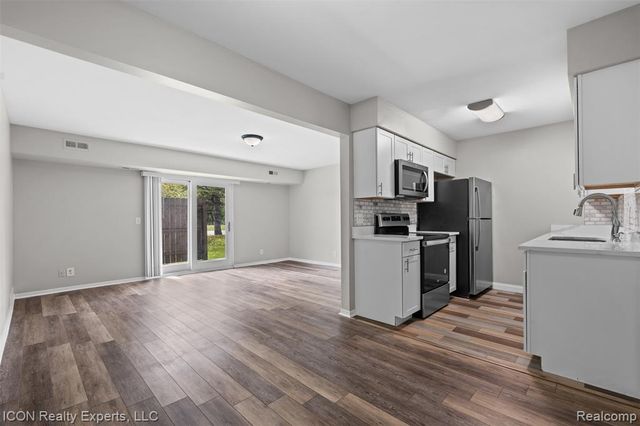 5975 Burroughs Avenue, Sterling Heights, MI 48314