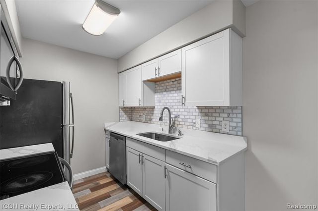 5975 Burroughs Avenue, Sterling Heights, MI 48314