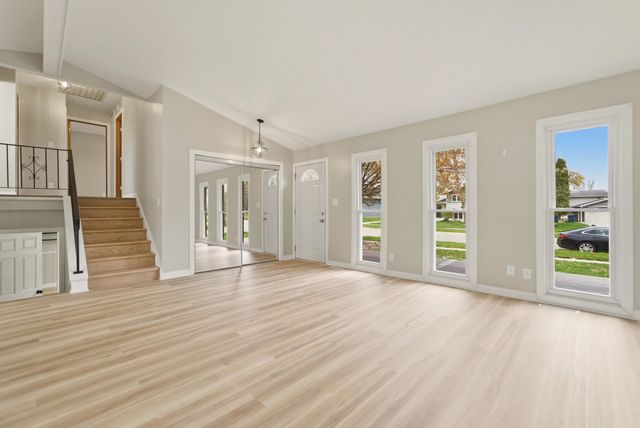 9830 Mckinley Street, Crown Point, IN 46307