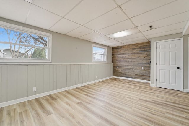 9830 Mckinley Street, Crown Point, IN 46307