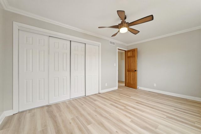 9830 Mckinley Street, Crown Point, IN 46307