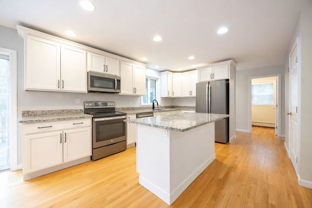 20 Madison Lane, Newmarket, NH 03857