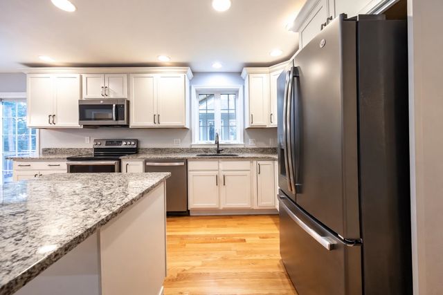 20 Madison Lane, Newmarket, NH 03857