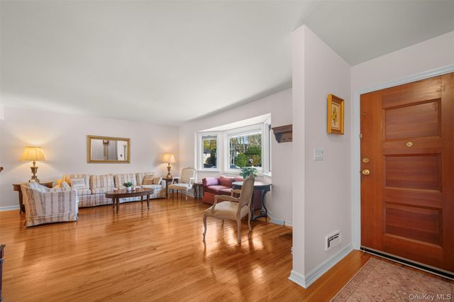 50 Marian Lane, Jericho, NY 11753