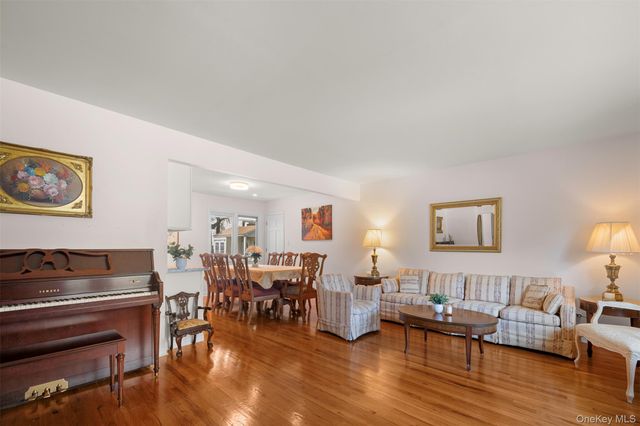 50 Marian Lane, Jericho, NY 11753