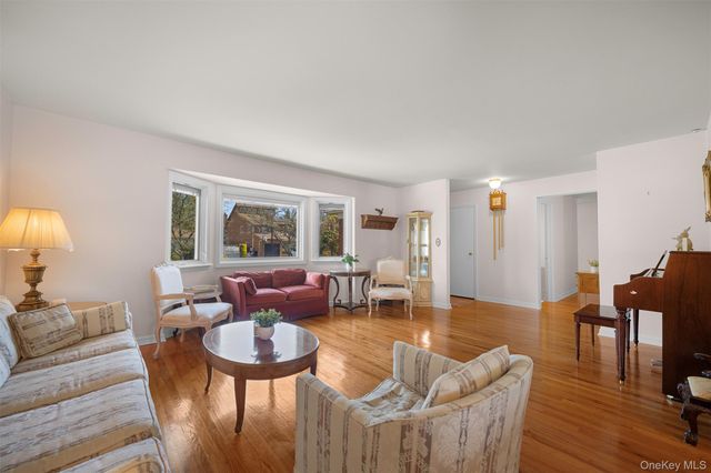 50 Marian Lane, Jericho, NY 11753