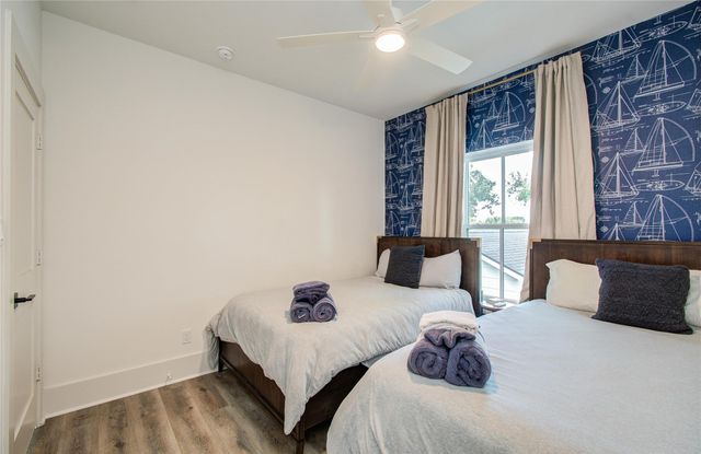 4712 Avenue Q, Galveston, TX 77551