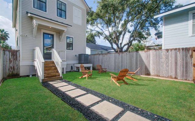 4712 Avenue Q, Galveston, TX 77551