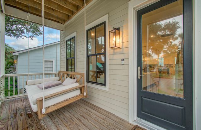 4712 Avenue Q, Galveston, TX 77551