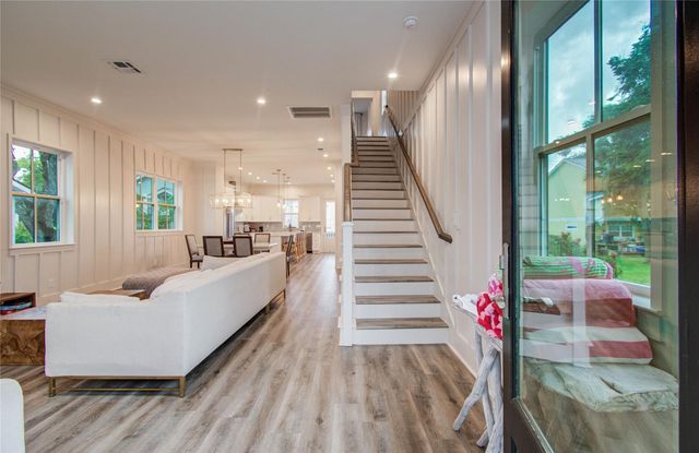 4712 Avenue Q, Galveston, TX 77551