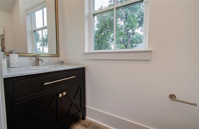 4712 Avenue Q, Galveston, TX 77551