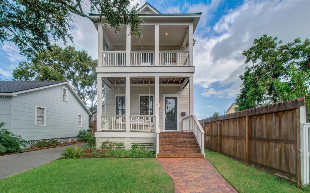4712 Avenue Q, Galveston, TX 77551
