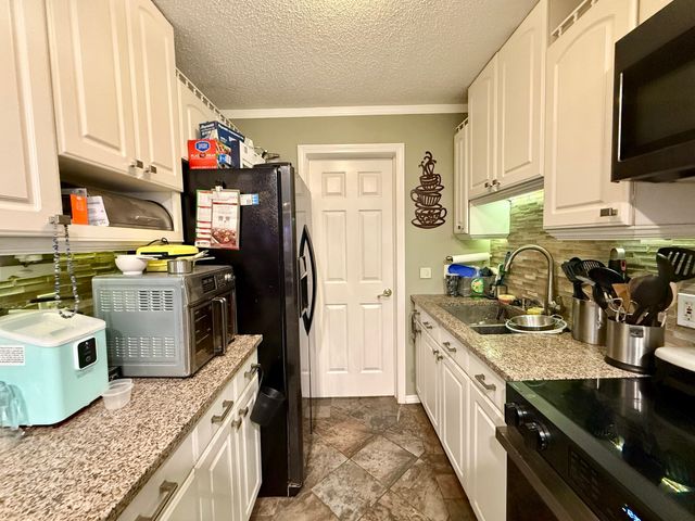 66 Barrison St, Springfield, MA 01109