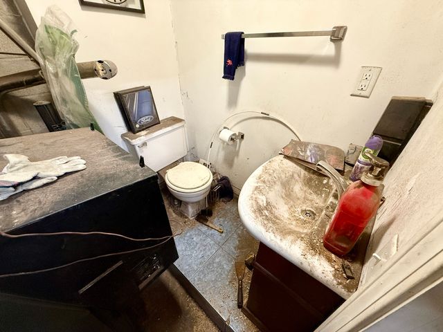 66 Barrison St, Springfield, MA 01109