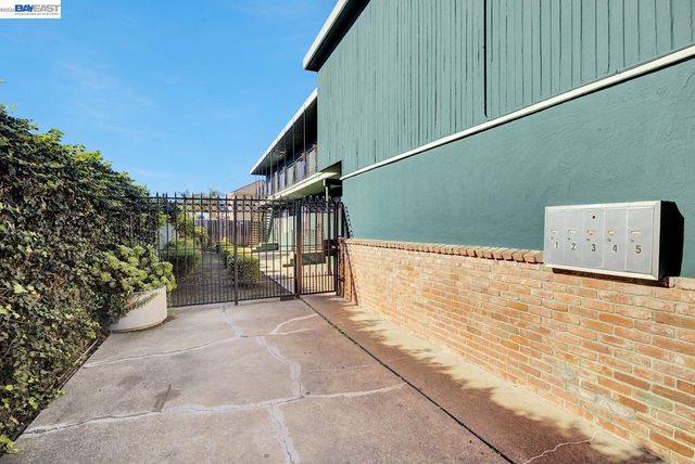 8811 A St, Oakland, CA 94621