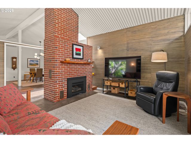 293 ROAN Dr, Eugene, OR 97401
