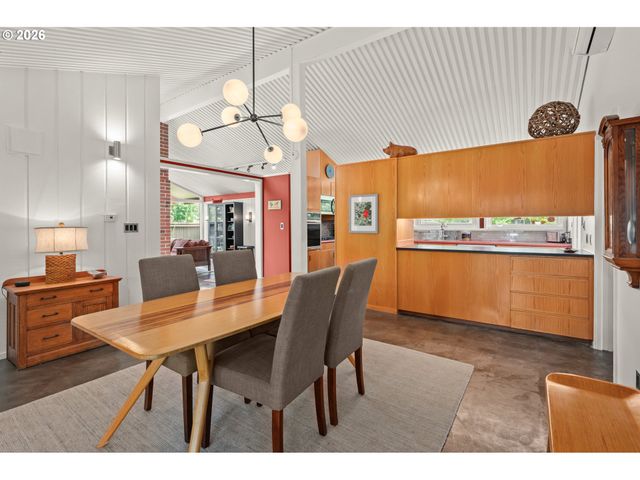293 ROAN Dr, Eugene, OR 97401