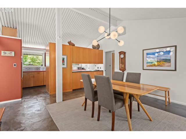293 ROAN Dr, Eugene, OR 97401