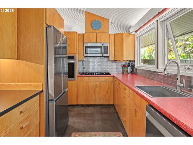 293 ROAN Dr, Eugene, OR 97401