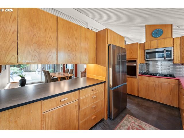 293 ROAN Dr, Eugene, OR 97401