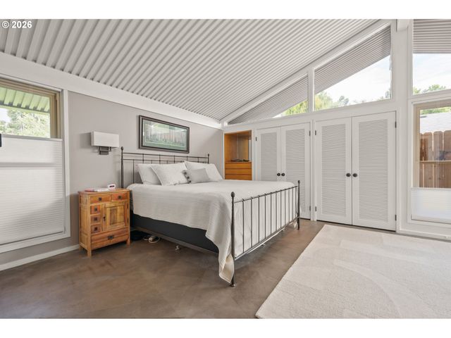 293 ROAN Dr, Eugene, OR 97401