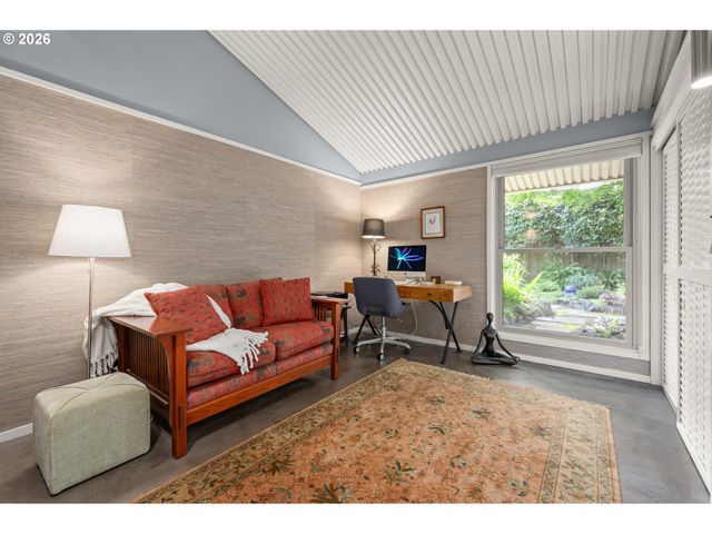 293 ROAN Dr, Eugene, OR 97401