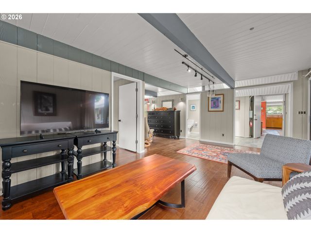 293 ROAN Dr, Eugene, OR 97401