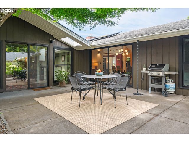 293 ROAN Dr, Eugene, OR 97401