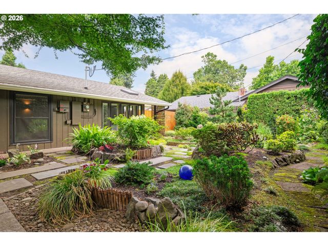 293 ROAN Dr, Eugene, OR 97401