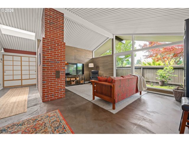 293 ROAN Dr, Eugene, OR 97401