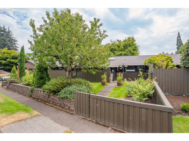 293 ROAN Dr, Eugene, OR 97401