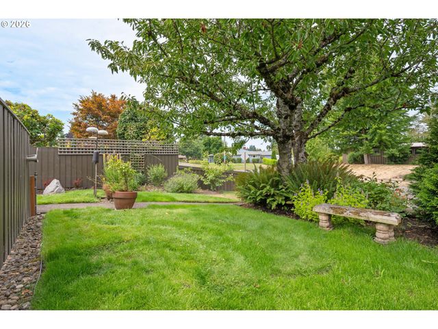 293 ROAN Dr, Eugene, OR 97401
