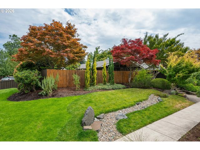 293 ROAN Dr, Eugene, OR 97401