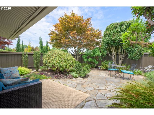 293 ROAN Dr, Eugene, OR 97401