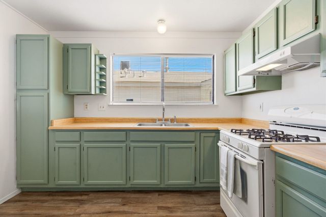 1817 Peach Road NE, Rio Rancho, NM 87144