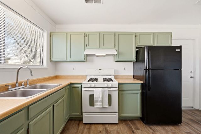 1817 Peach Road NE, Rio Rancho, NM 87144