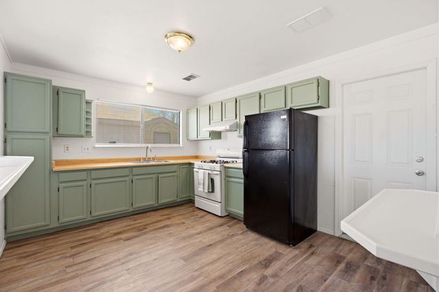 1817 Peach Road NE, Rio Rancho, NM 87144