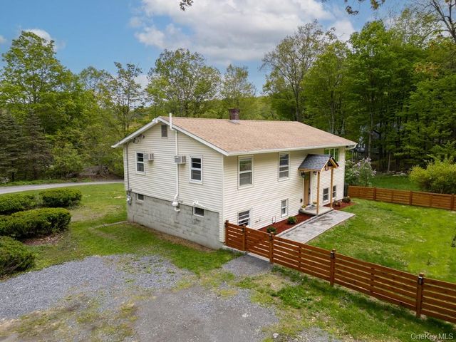 23 Lakeview Drive, Holmes, NY 12531