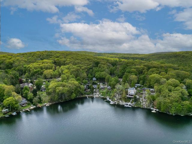 23 Lakeview Drive, Holmes, NY 12531