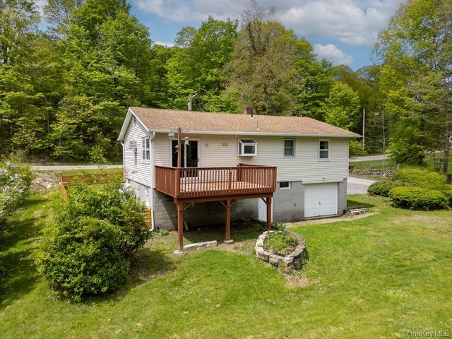 23 Lakeview Drive, Holmes, NY 12531