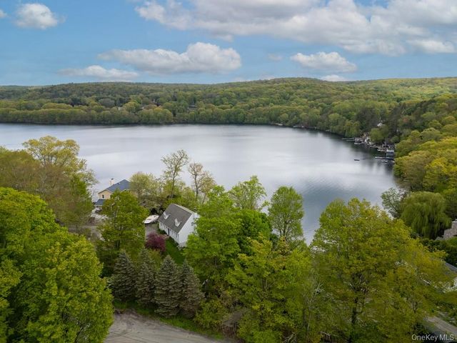 23 Lakeview Drive, Holmes, NY 12531